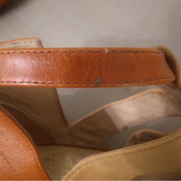 Samantha Pleet 1000 Mile Wolverine Sz 7 Digby
Gladiator Tan Leather Sandal Shoes - Picture 4 of 14